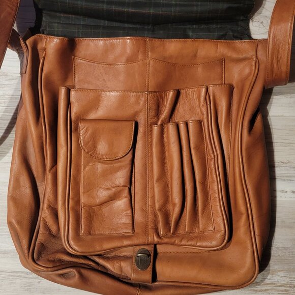 Men Vintage Leather Messenger bag, top quality, excellent condition
